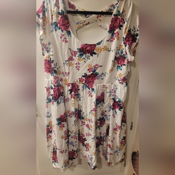 Torrid Floral Challis Skater Dress Lined White and Burgandy 1x - Picture 3 of 8